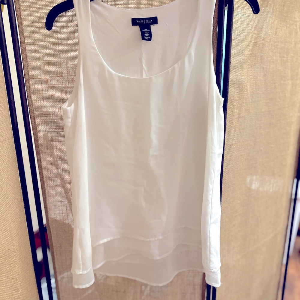 White House Black Market:with chiffon layer on top. Lined with cotton as liner.
